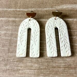 Elegant White Arch Wall Decor